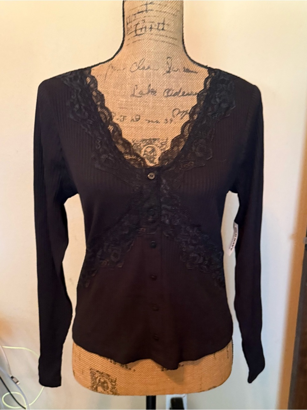 Old Navy lace trimmed top-new with tag! - Picture 2 of 4